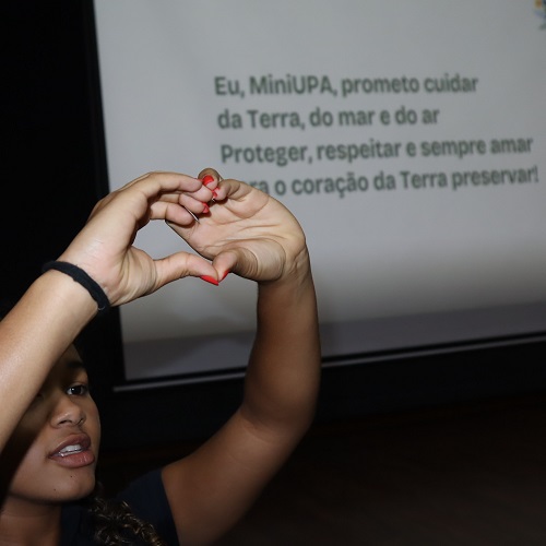 “O Planeta que tinha um Coração” inspira promessa ao ambiente