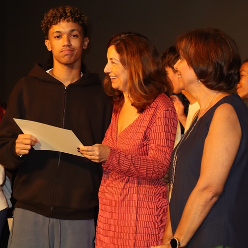 EPM-CELP entrega diplomas DELE a 44 alunos