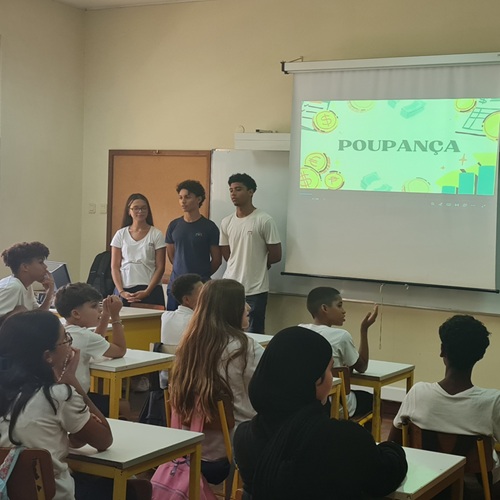Alunos do 12.º ano ensinam educação financeira ao 6.º ano