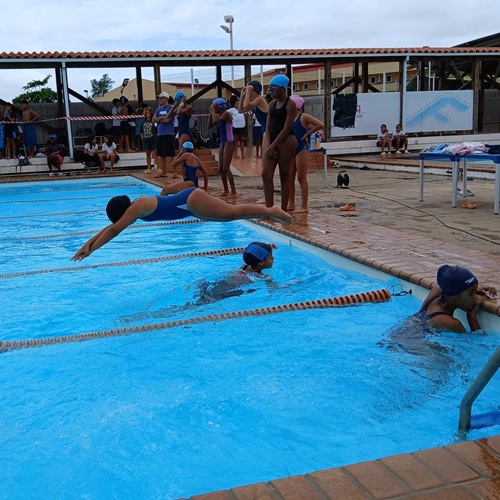 A magia do desporto aquático no 2º ciclo da EPM-CELP 